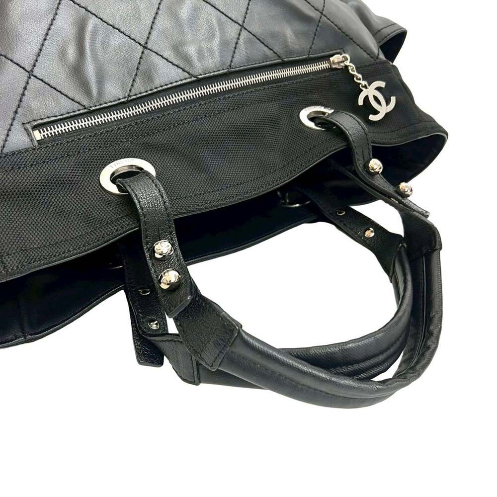 CHANEL Black Leather Tote Bag - Picture 4 of 10